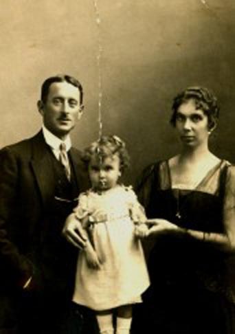 С родителями, 1920 год